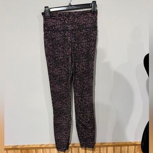 We Wander Recycled Activewear Leggings | Speckled Print | Small